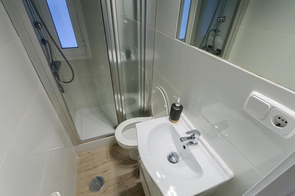 Dobo Rooms Ronda De Segovia Madrid Exterior foto